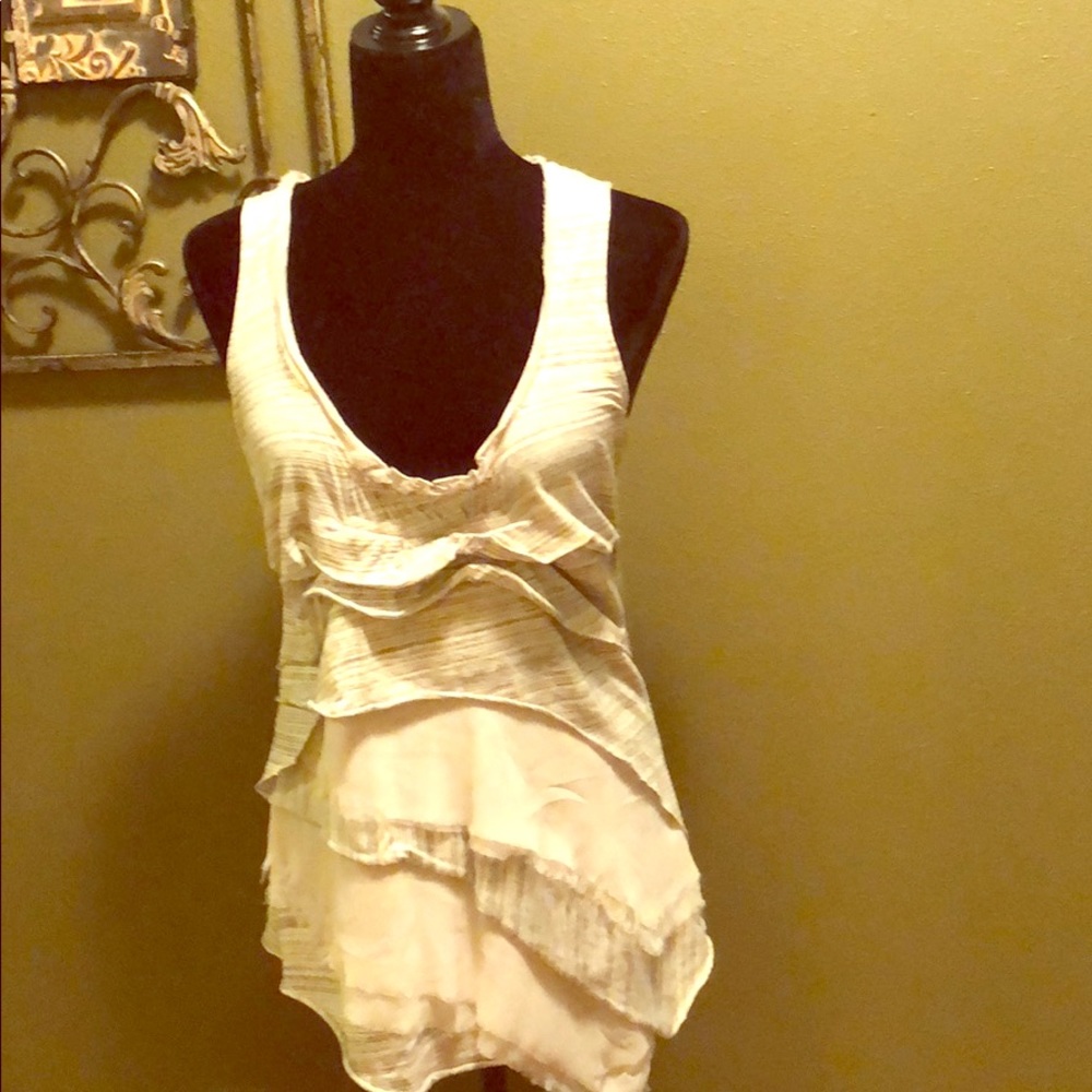 ⬇️NWT Anthropologie Ruffle Top